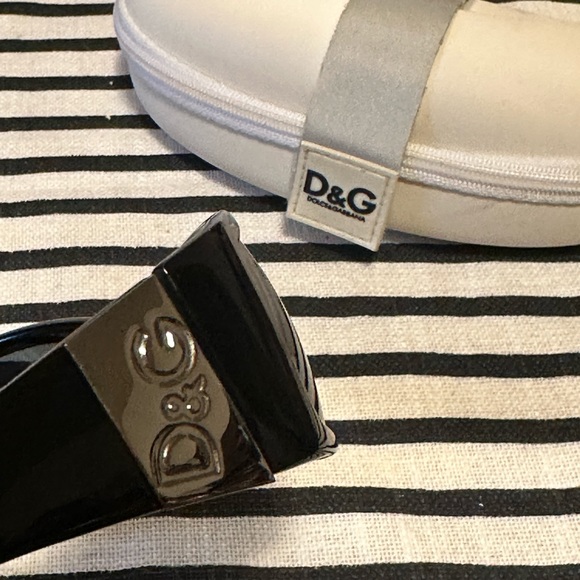 LIGHTLY used DOLCE AND GABBANA black sunglasses. ORIGINAL box included. - Picture 7 of 9